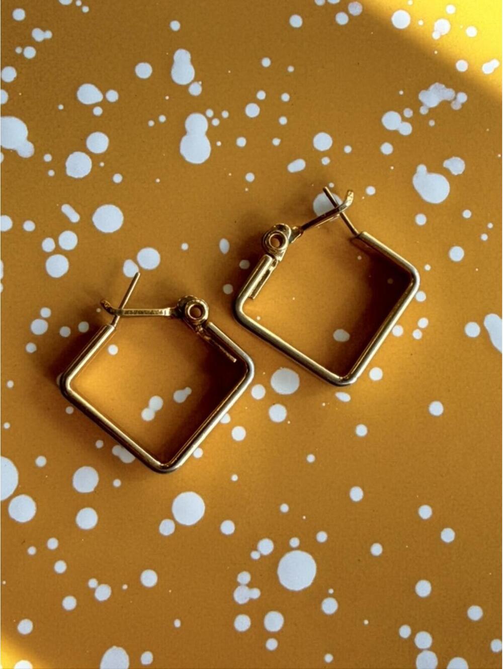 Vintage Monet Geometric Gold Square Hoop Earrings - Picture 5 of 8